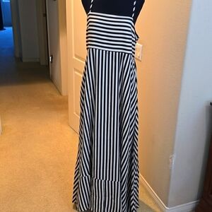 BRAND NEW CUPSHE SUBTLE LINES MAXI DRESS BLACK/BEIGE -  XL